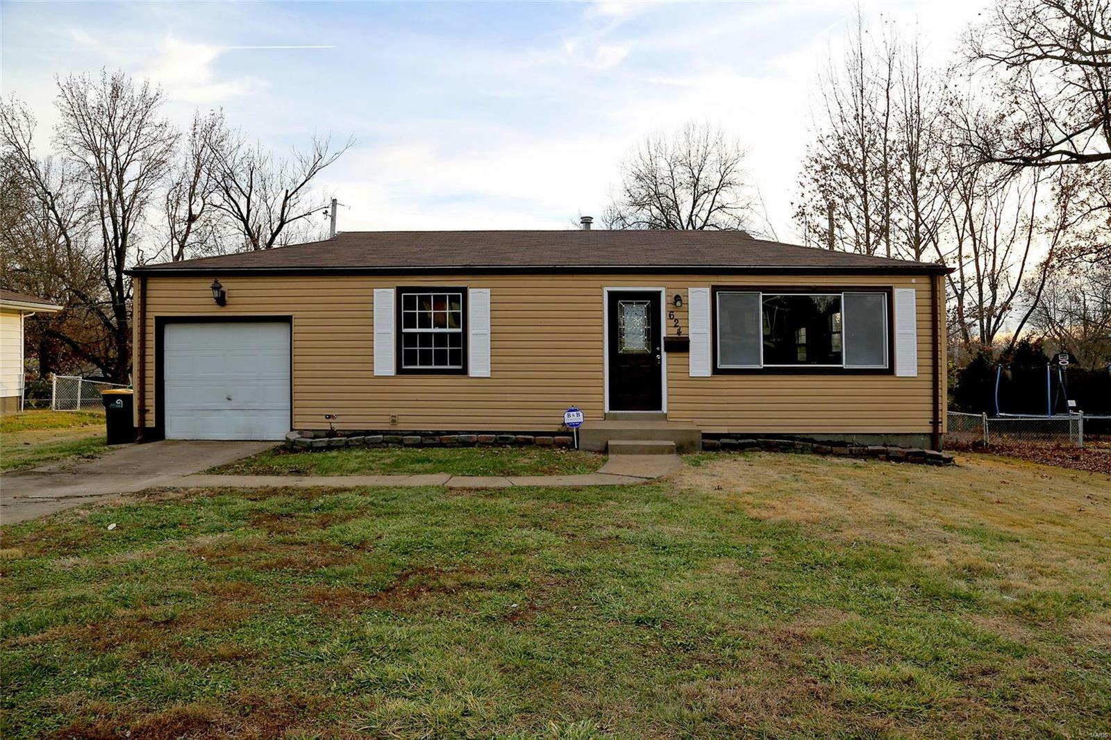 Property Photo: 624 Science Hill Drive MO 63137