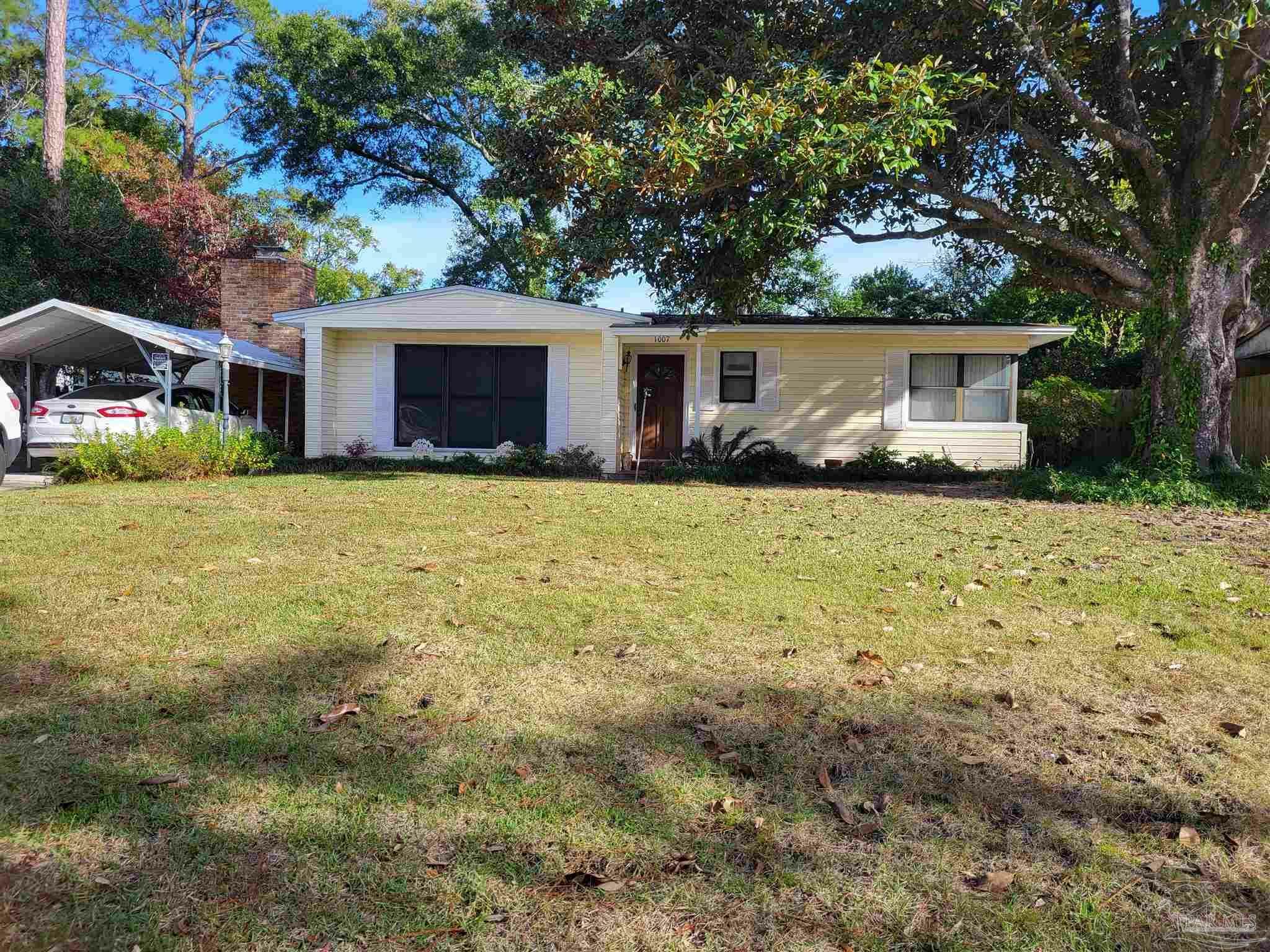 Property Photo:  1007 E Madison Dr  FL 32505 