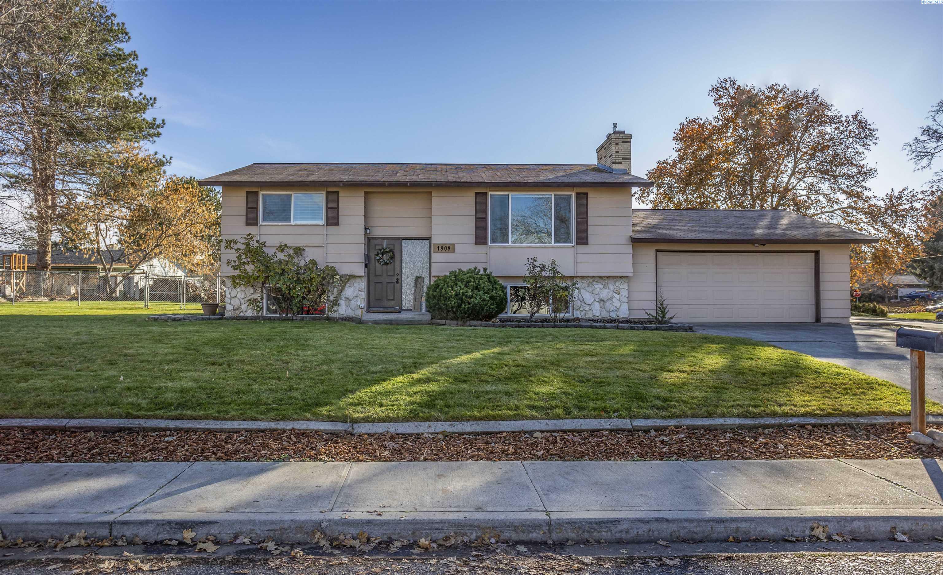 Property Photo:  1808 Birch Ave  WA 99354 