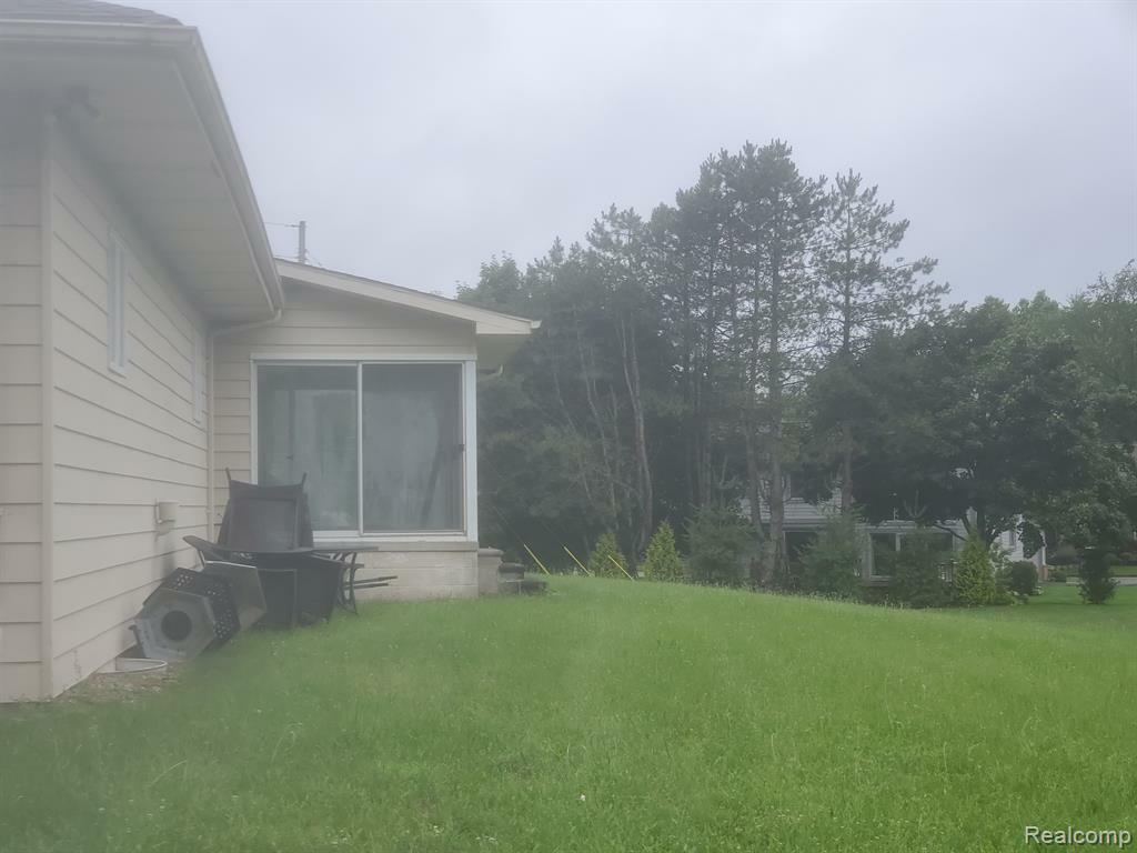 Property Photo: 47550 6 Mile Road MI 48168 9522