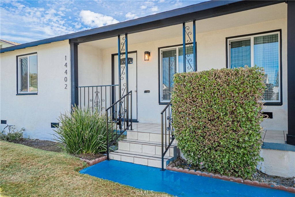 Property Photo:  14402 S Cairn Avenue  CA 90220 