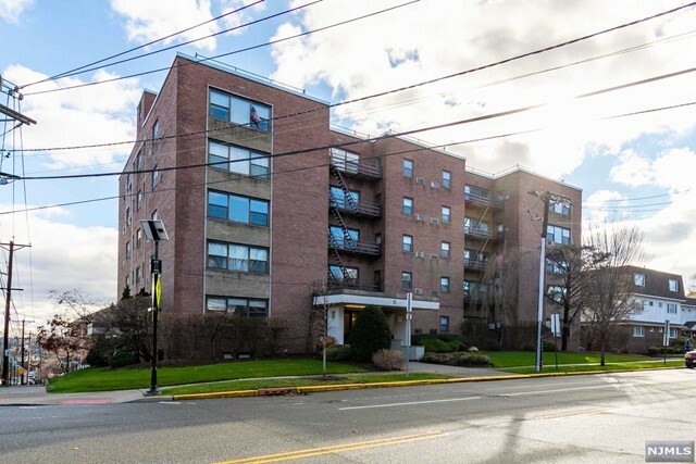 Property Photo:  95 Orient Way 1A  NJ 07070 