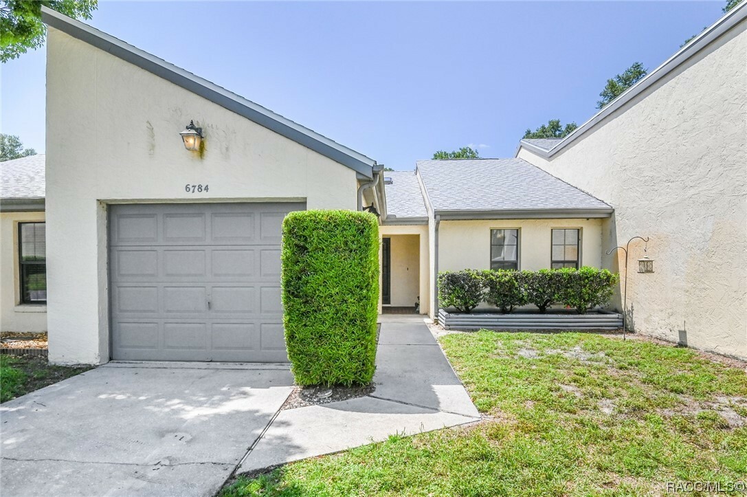 Property Photo:  6784 E Royal Cres Street  FL 34452 