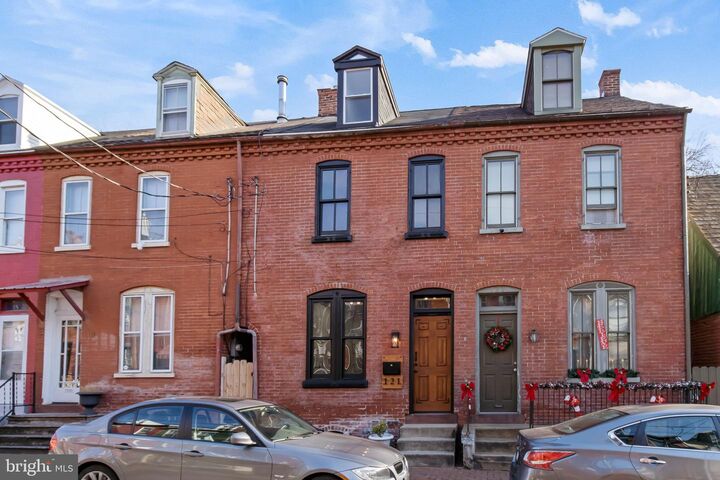 121 Howard Avenue  Lancaster PA 17602 photo