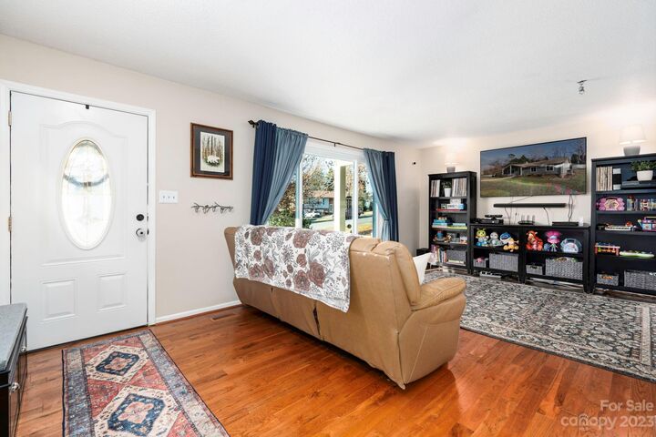 House for sale in Hickory 1040 Tangle Drive, Hickory, NC 28602