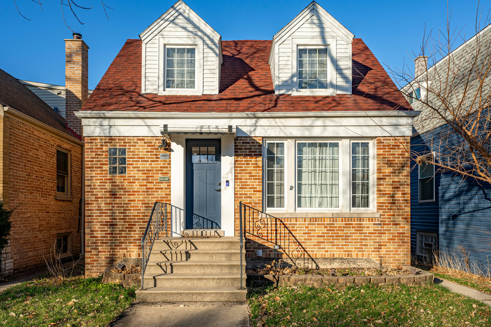 Property Photo: 6654 W Hayes Avenue IL 60631