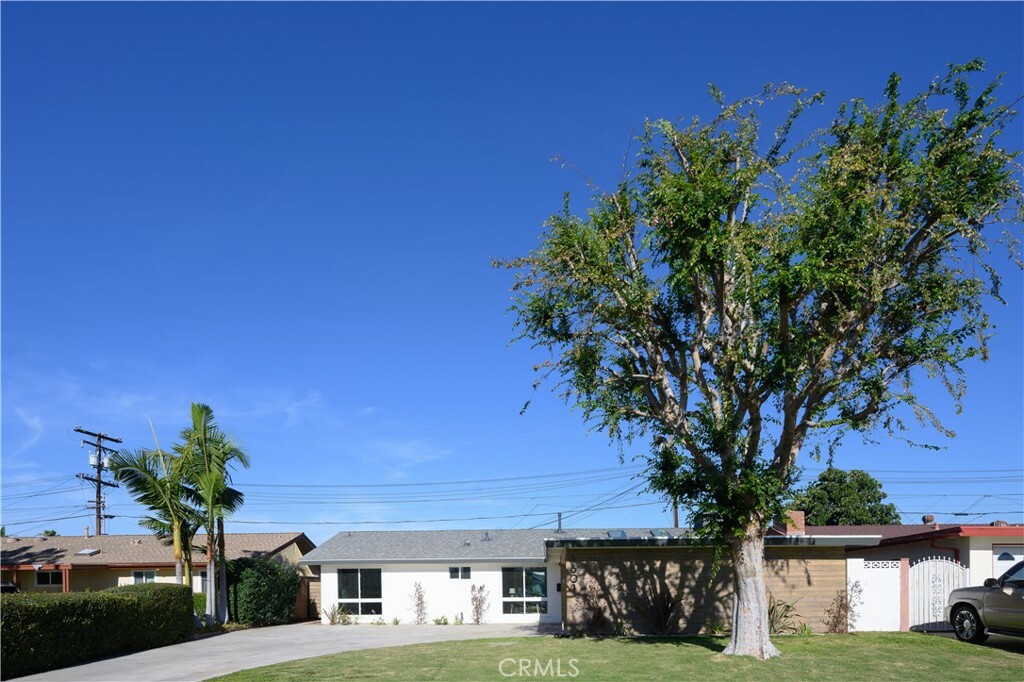 Property Photo:  1601 W Robin Road  CA 92868 