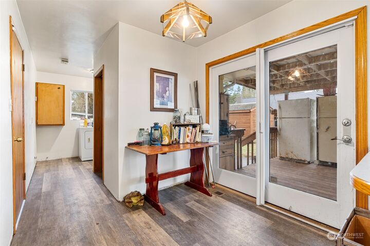 Property Photo: 1019 W 4th St WA 98531