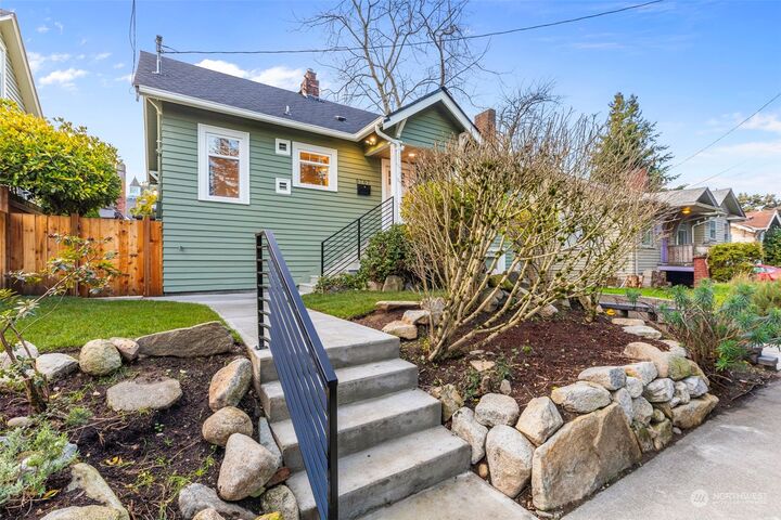 Property Photo:  5707 5th Avenue NE  WA 98105 