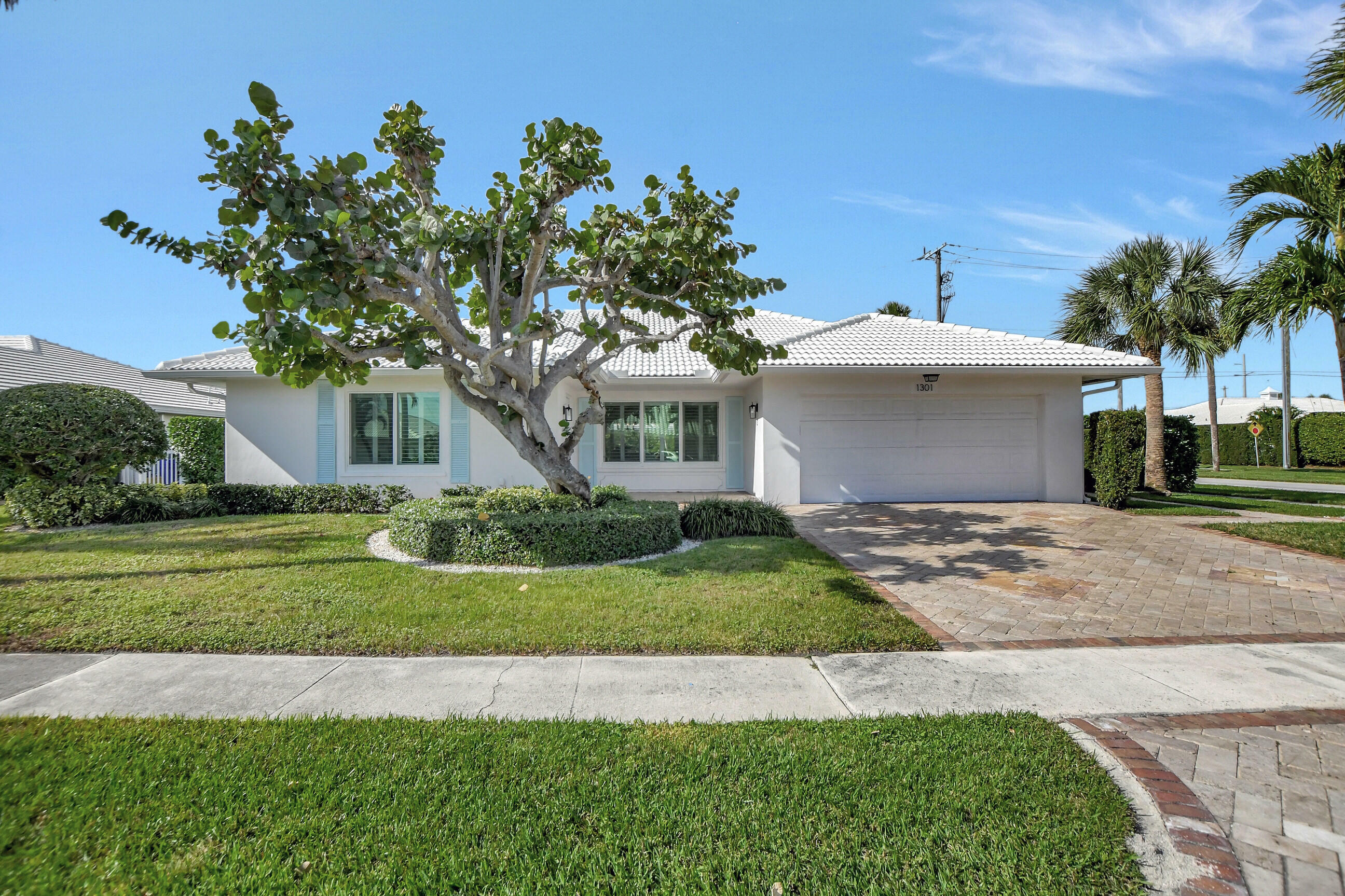 Property Photo:  1301 SW Tamarind Way  FL 33486 