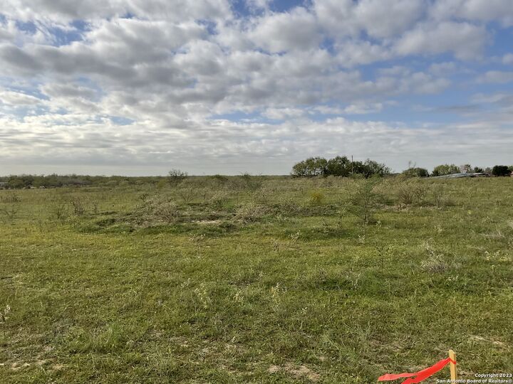 Property Photo: 128 Sylas Hayes Loop TX 78064