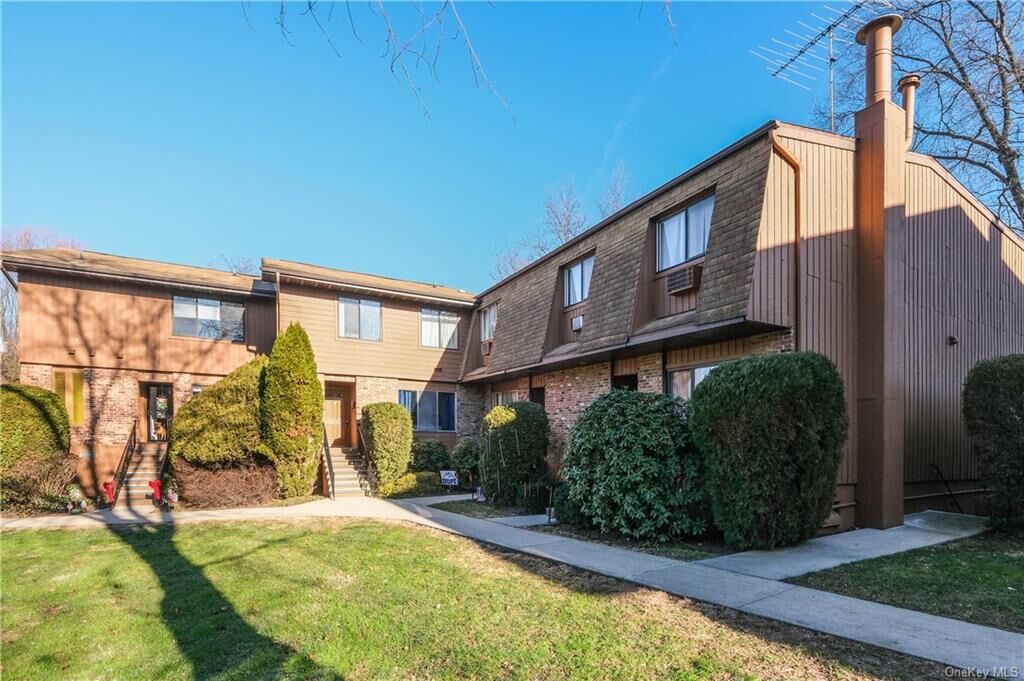 Property Photo: 38 Coachlight Square 38 NY 10548