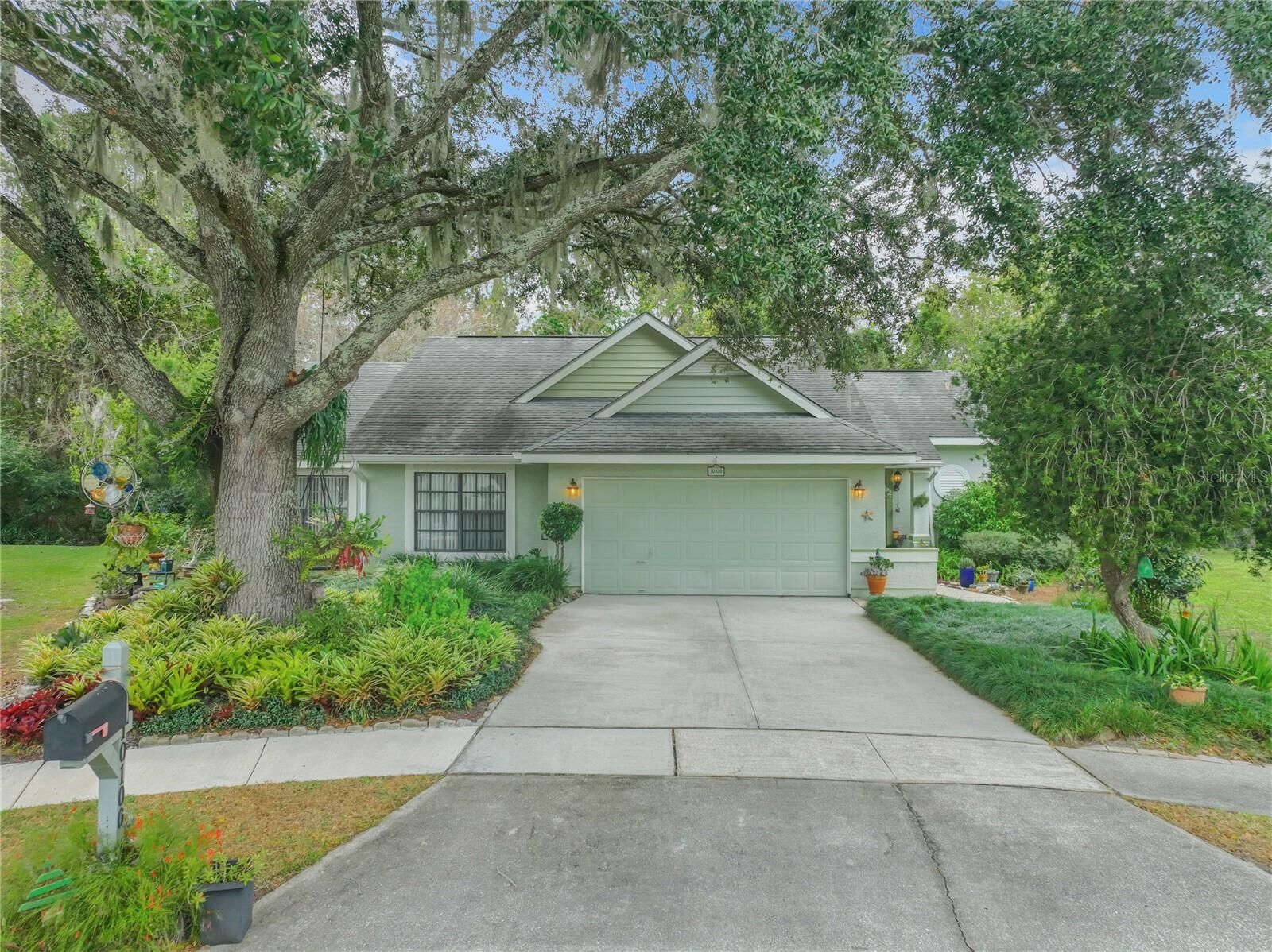 Property Photo:  10100 Pink Carnation Court  FL 32825 