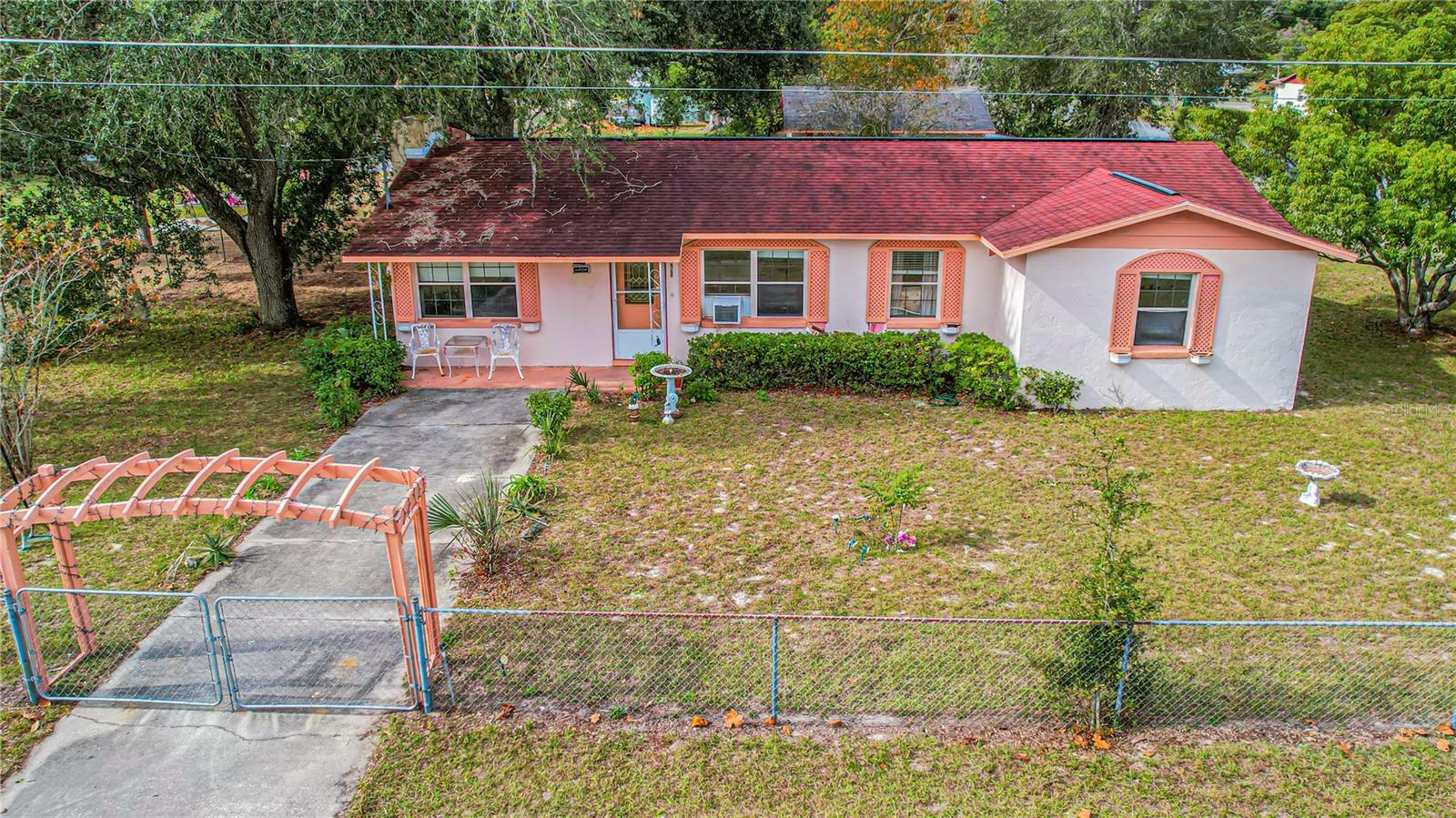 Property Photo:  706 Hickory Avenue  FL 34731 