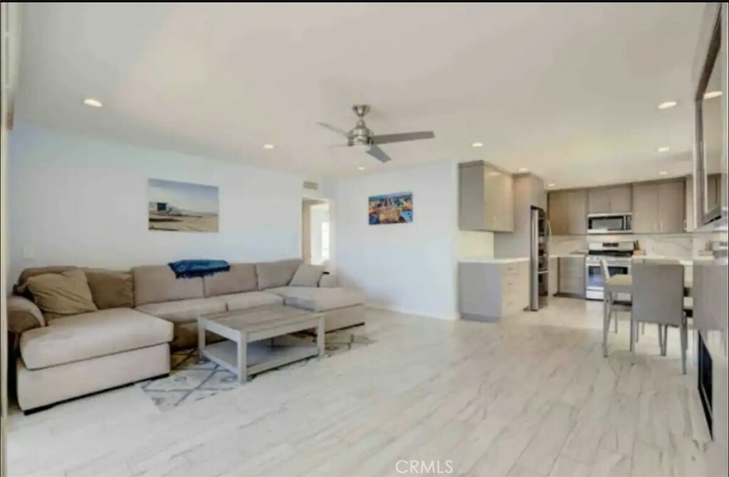 Property Photo:  320 Hermosa Ave 206  CA 90254 