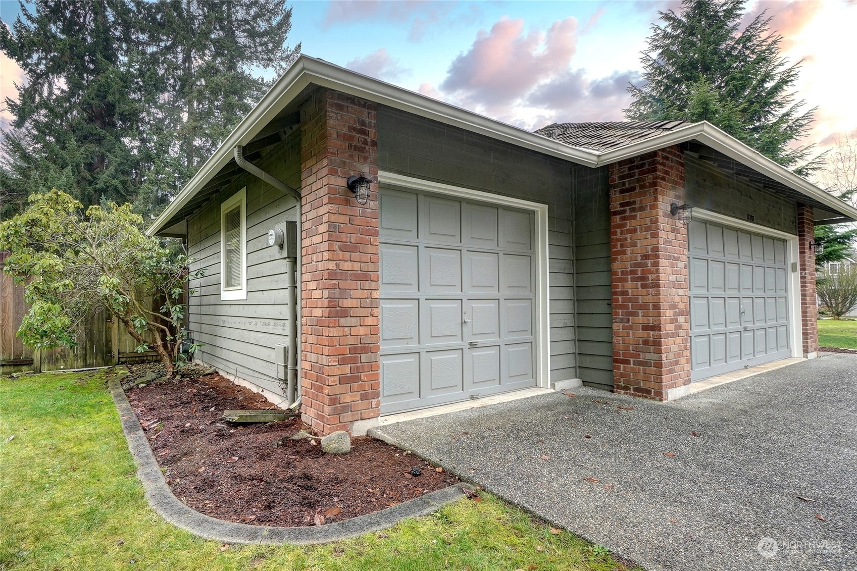 Property Photo: 17207 90 Avenue Ct E WA 98375