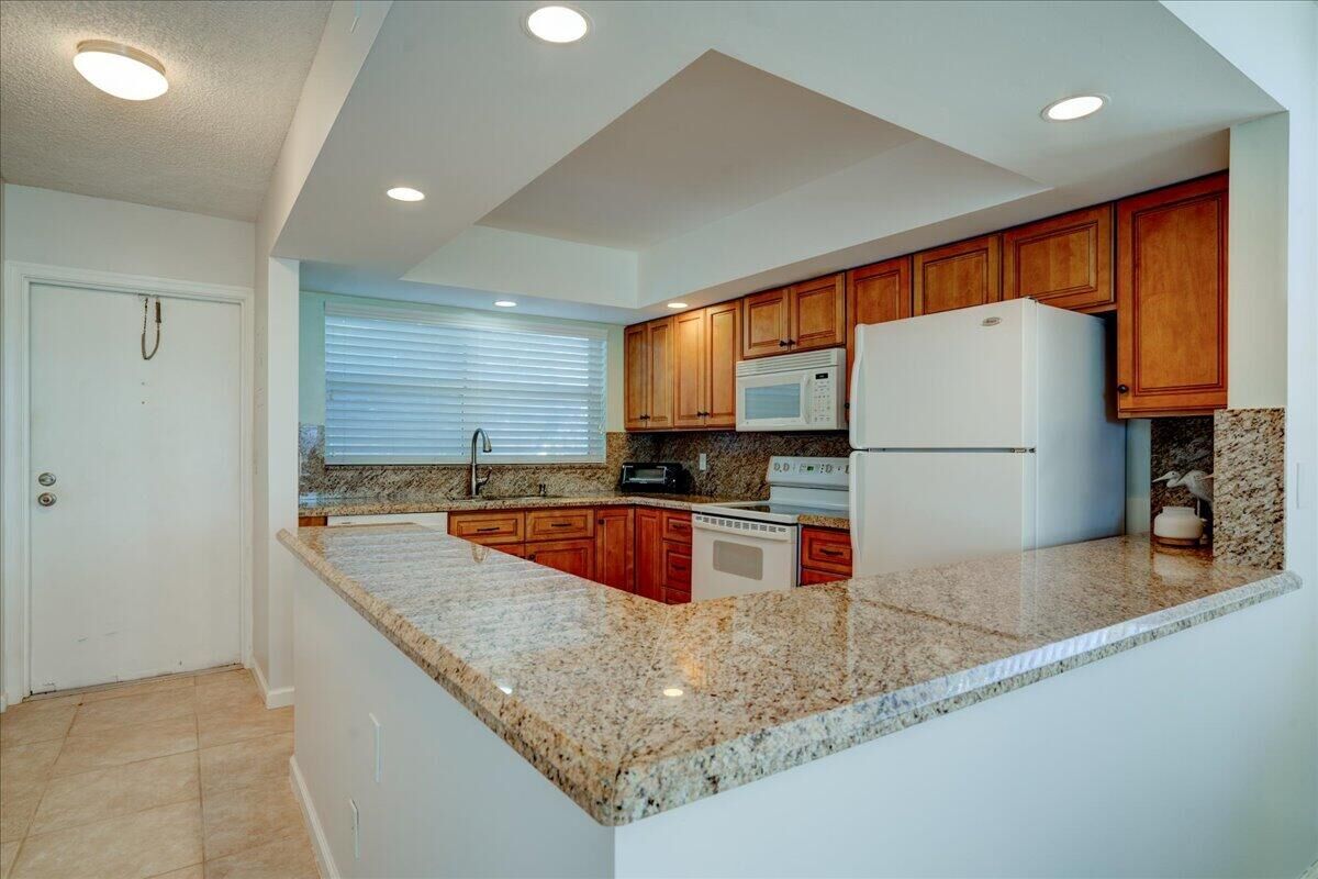 Property Photo:  2014 S Federal Highway B101  FL 33435 