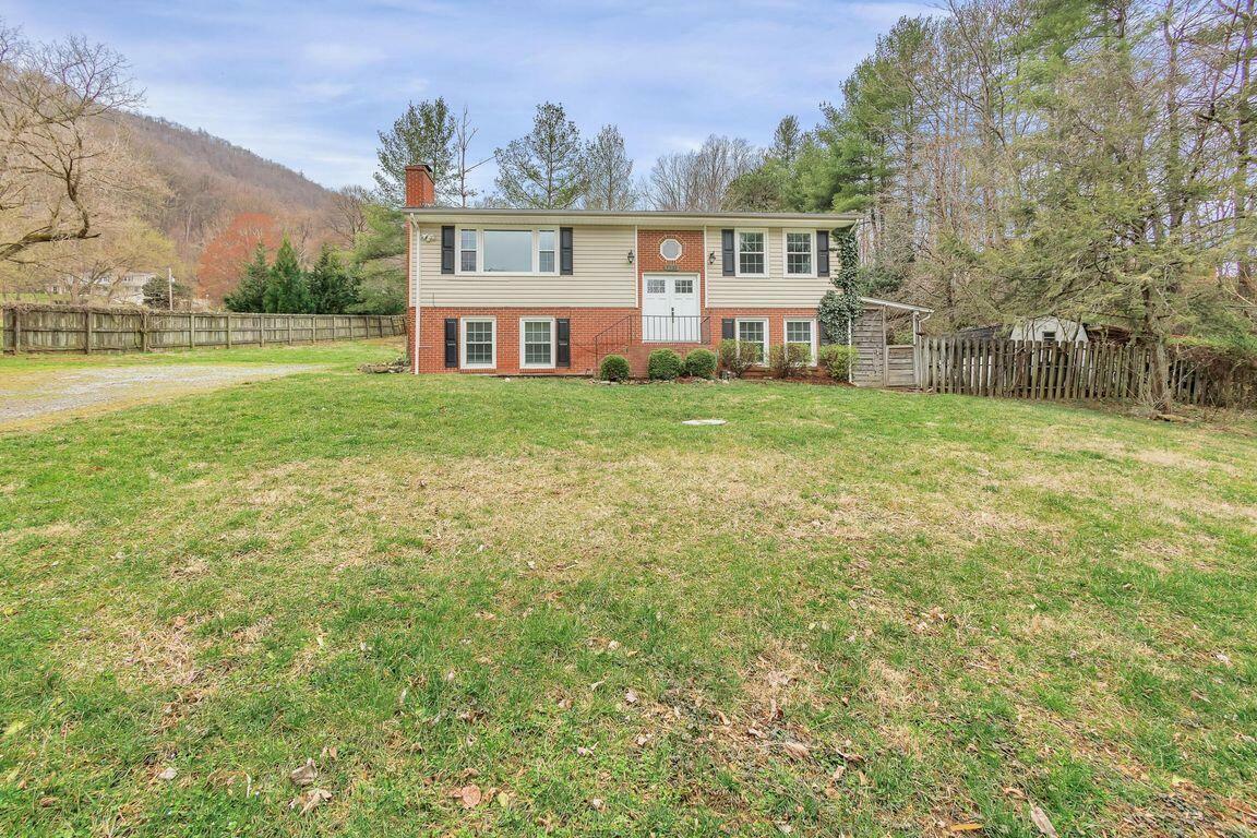 Property Photo:  7120 Pippin Ln  VA 24018 