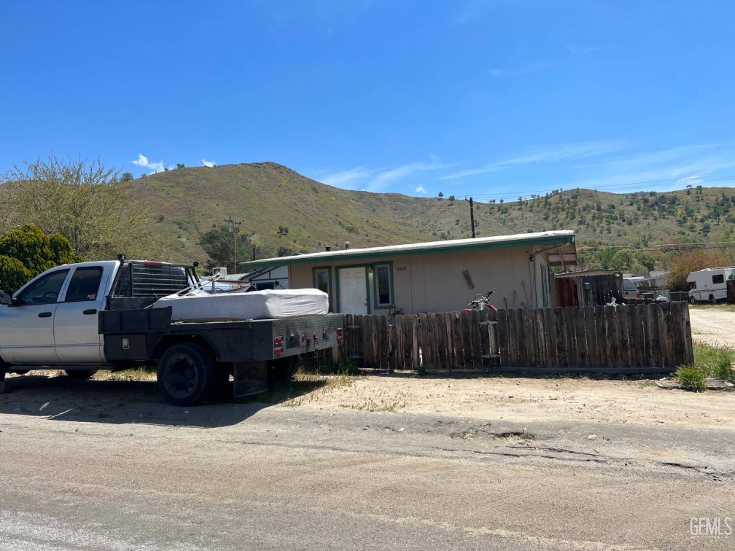 Property Photo: 2204 Commercial Avenue CA 93240