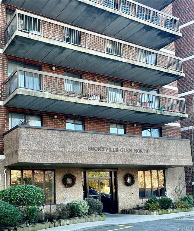 Property Photo:  1374 Midland Avenue 506  NY 10708 