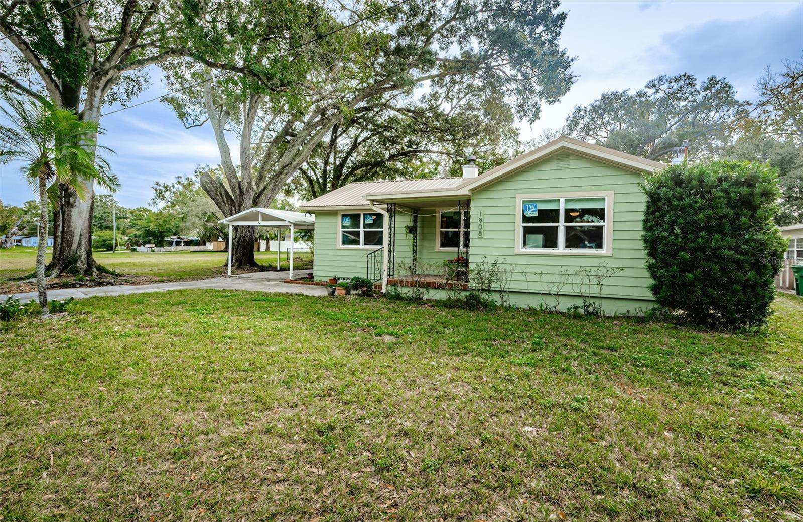 Property Photo:  1908 W Fern Street  FL 33604 