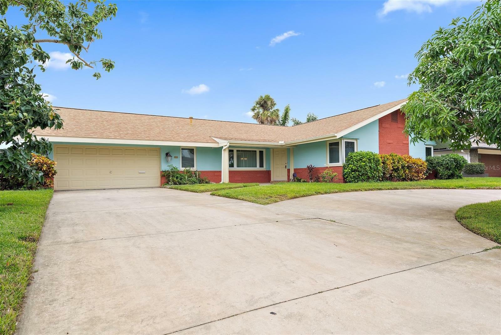 Property Photo:  1113 41st Avenue NE  FL 33703 