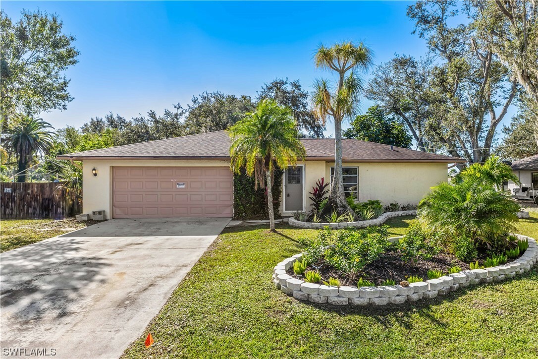 Property Photo:  14813 Riverview Court  FL 33905 