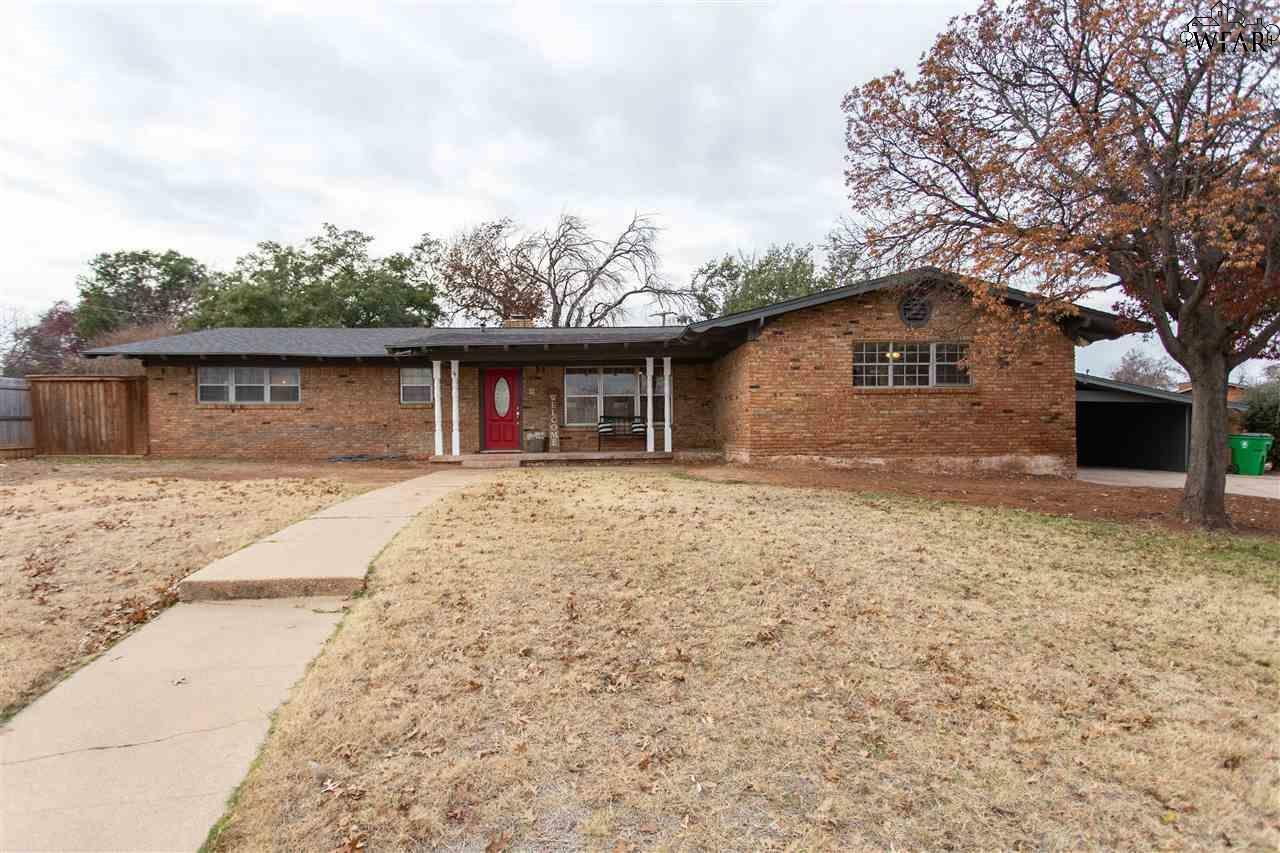 Property Photo:  1810 Ridgemont Drive  TX 76309 