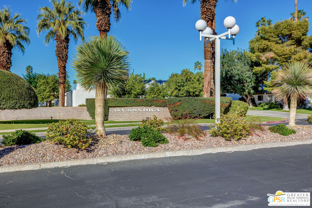 Property Photo: 1737 Capri Cir CA 92264