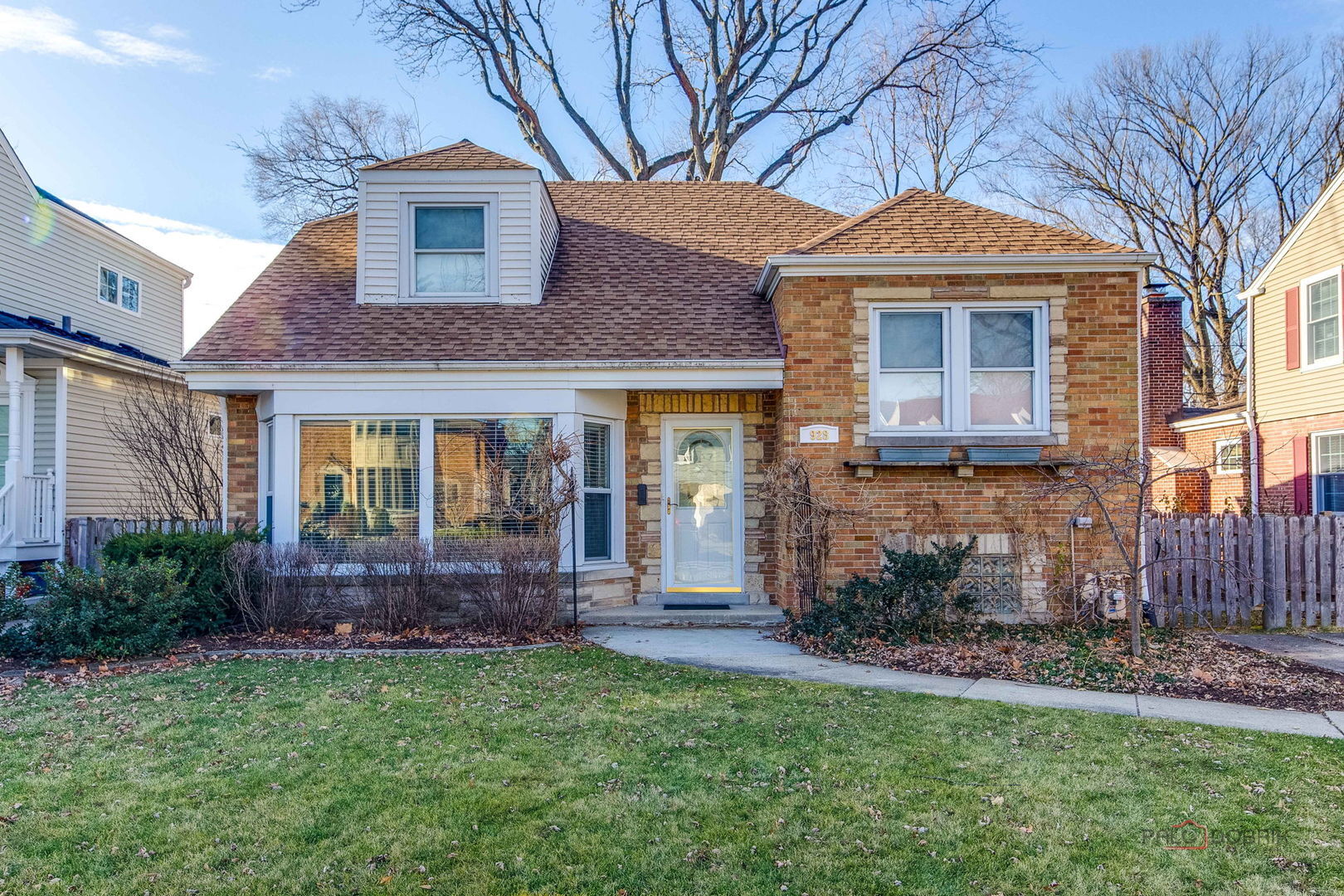 Property Photo: 928 S Greenwood Avenue IL 60068