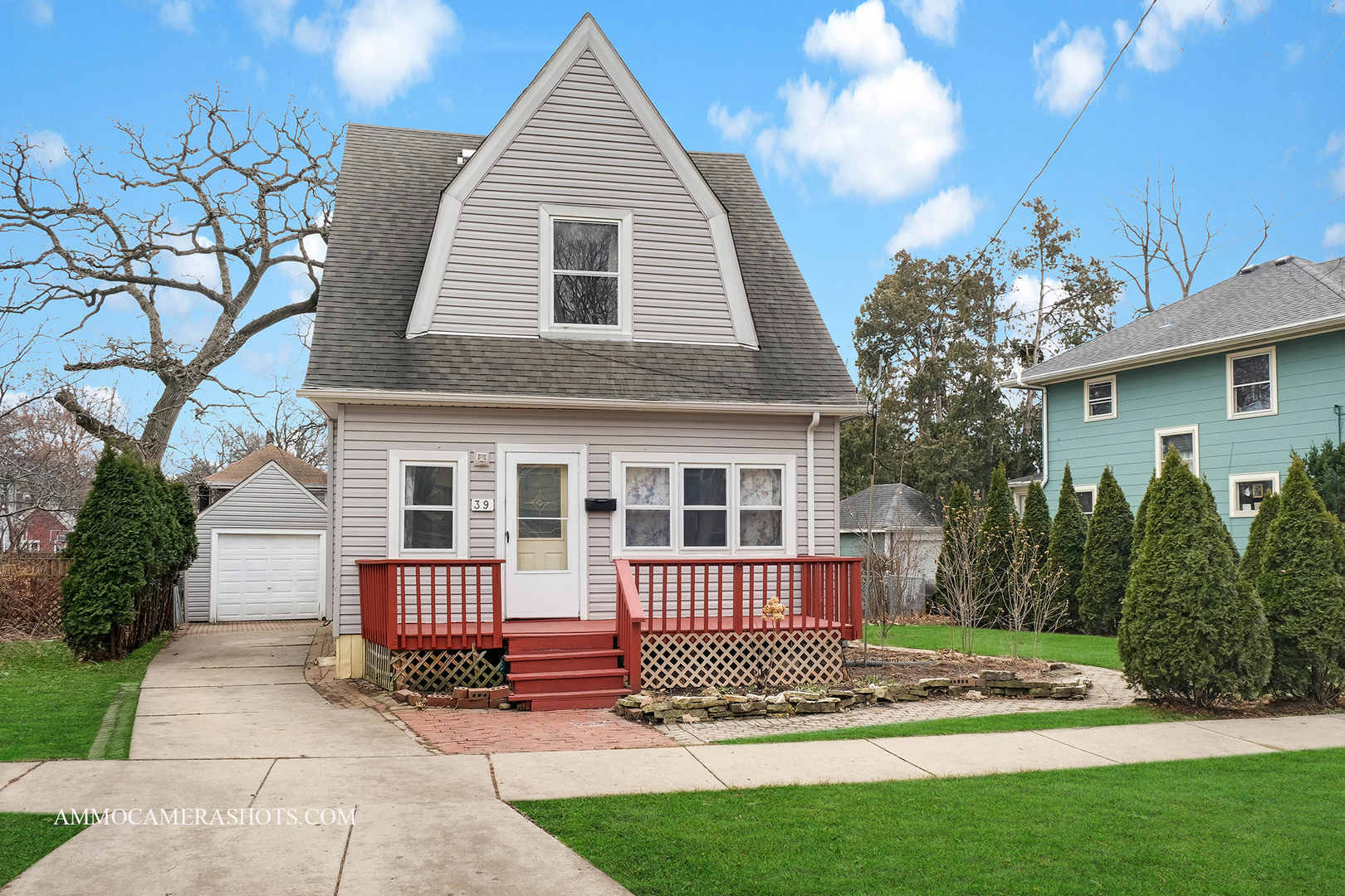 Property Photo:  39 N Commonwealth Avenue  IL 60123 