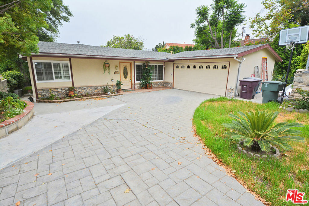 Property Photo:  3250 Los Olivos Lane  CA 91214 