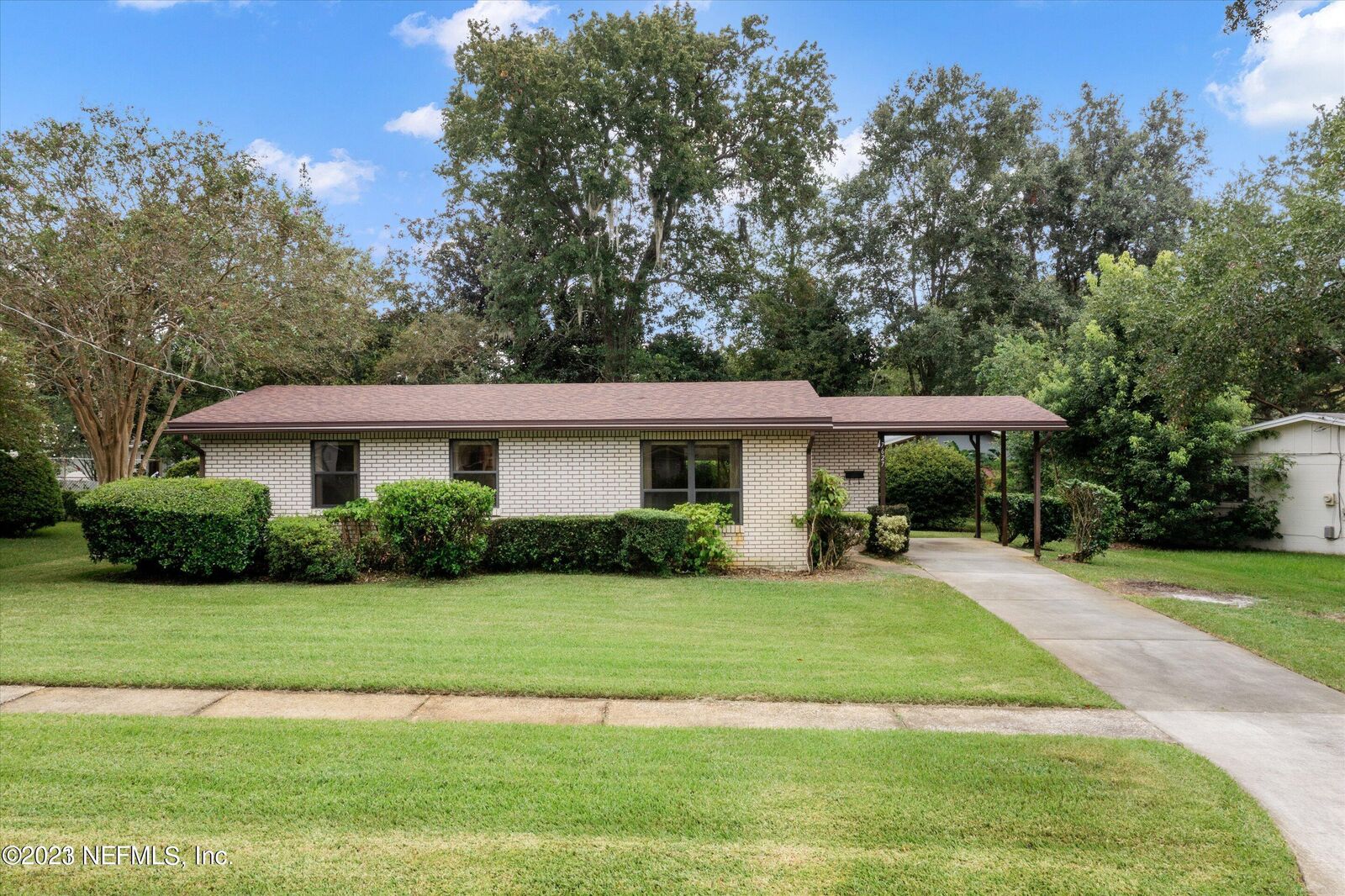 Property Photo: 7627 Hillside Drive FL 32221