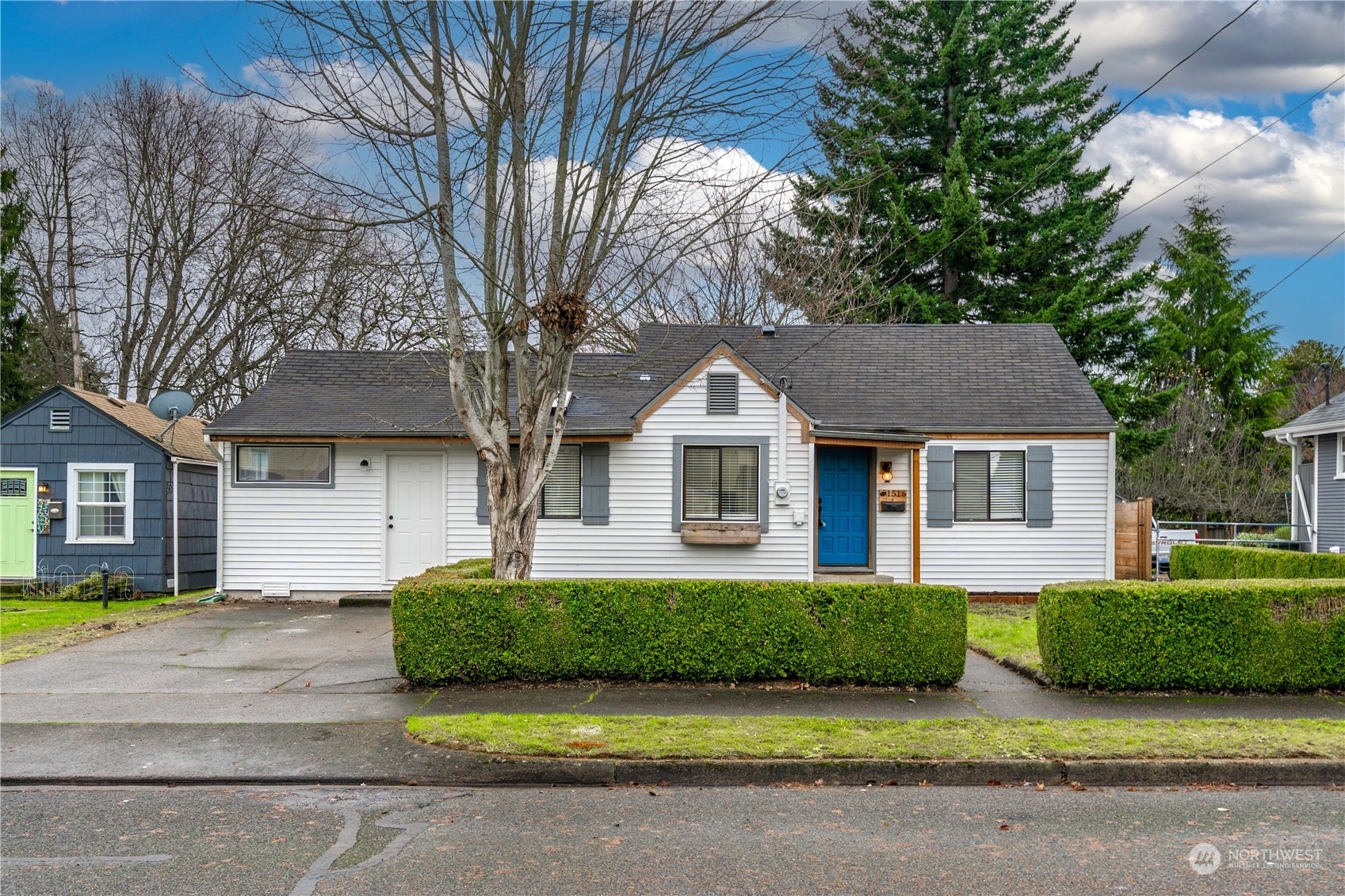 Property Photo:  1516 Everett St  WA 98390 