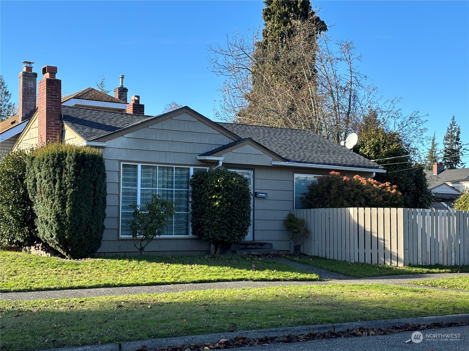 Property Photo: 1002 N Madison WA 98406