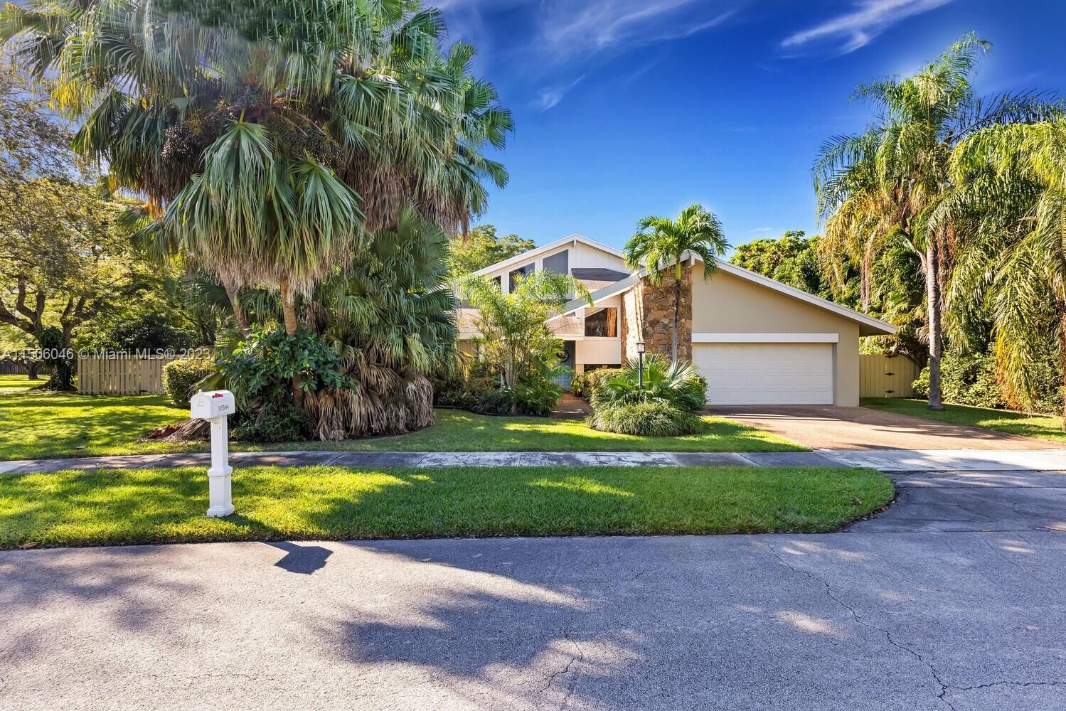 Property Photo: 10504 SW 115th Ct FL 33176