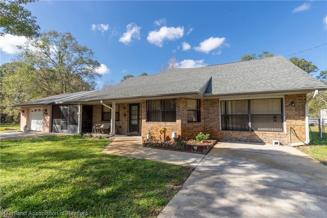 Property Photo:  2205 Countryhaven Lane  FL 33875 