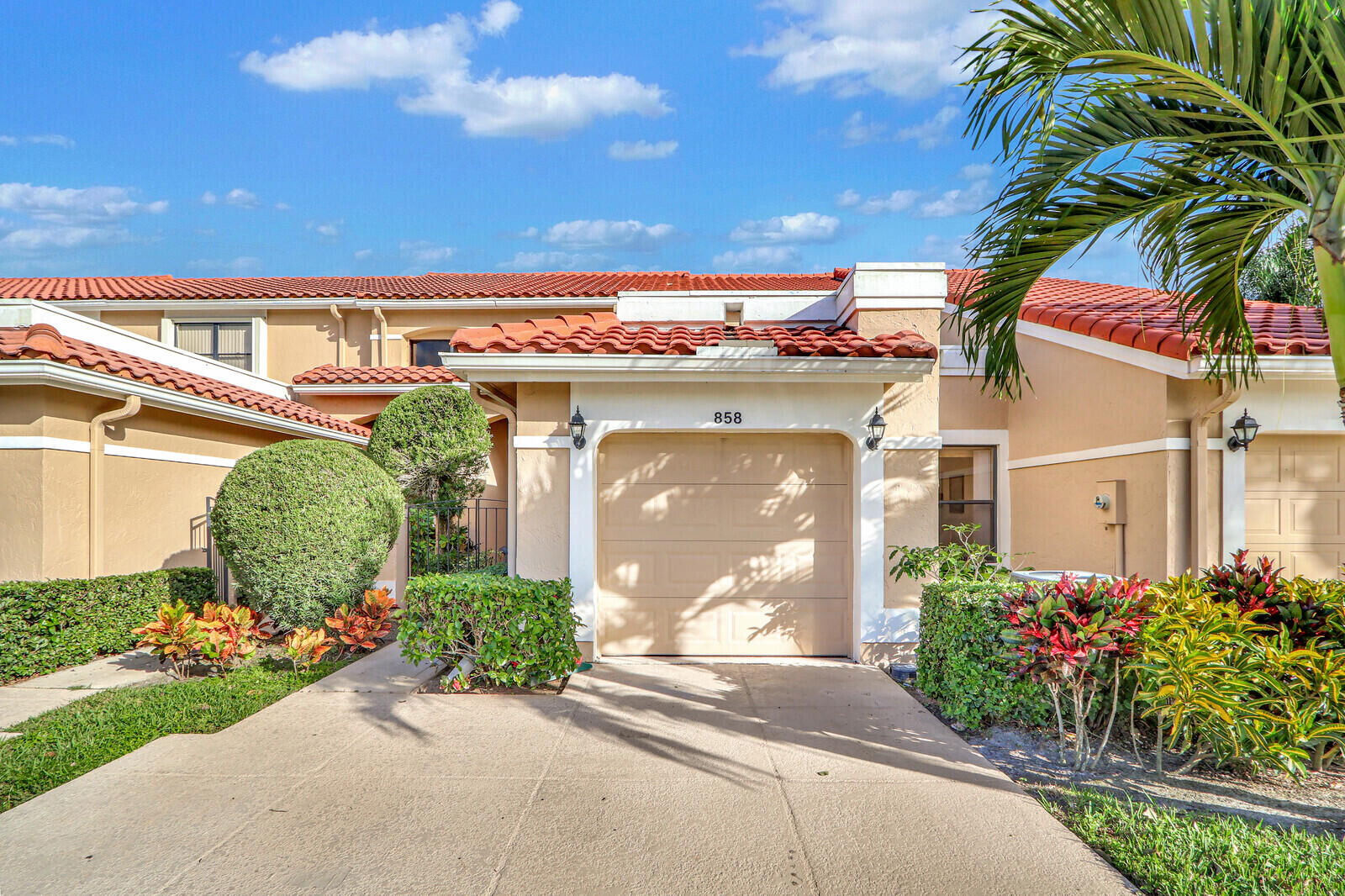 Property Photo:  858 Windermere Way  FL 33418 
