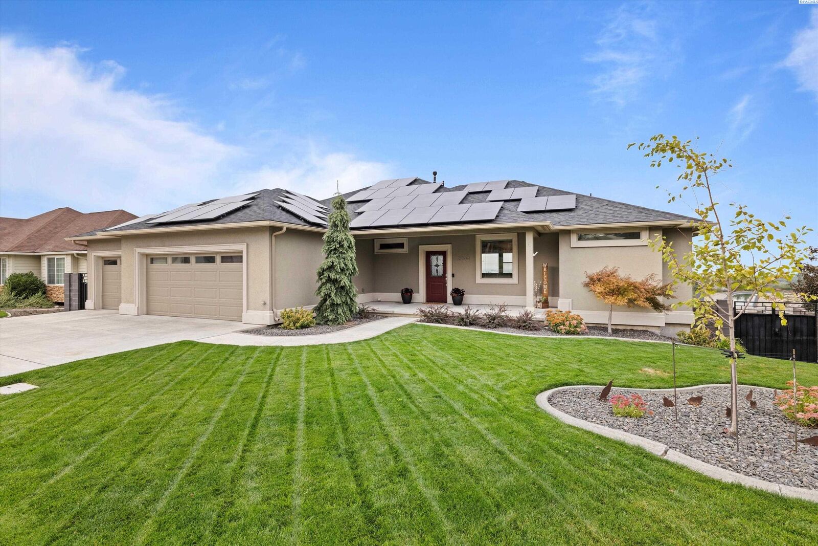 Property Photo:  2200 W 50th Ave  WA 99337 