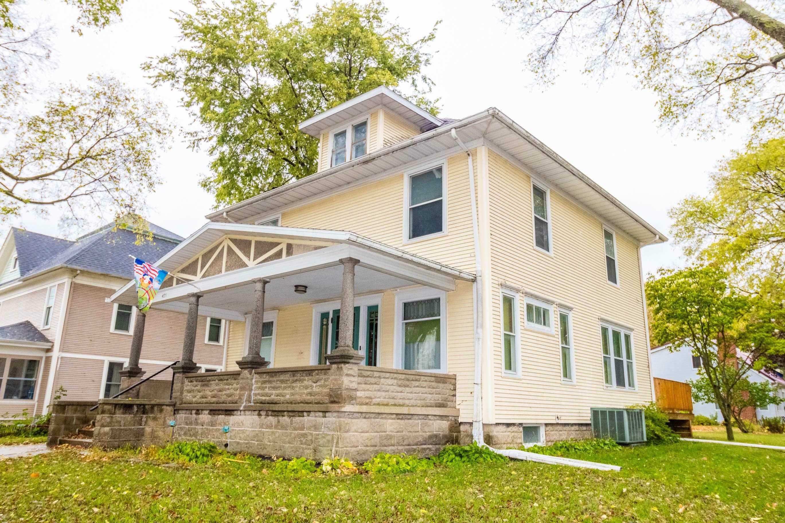 Property Photo:  421 NW 4th Street  IA 50677 