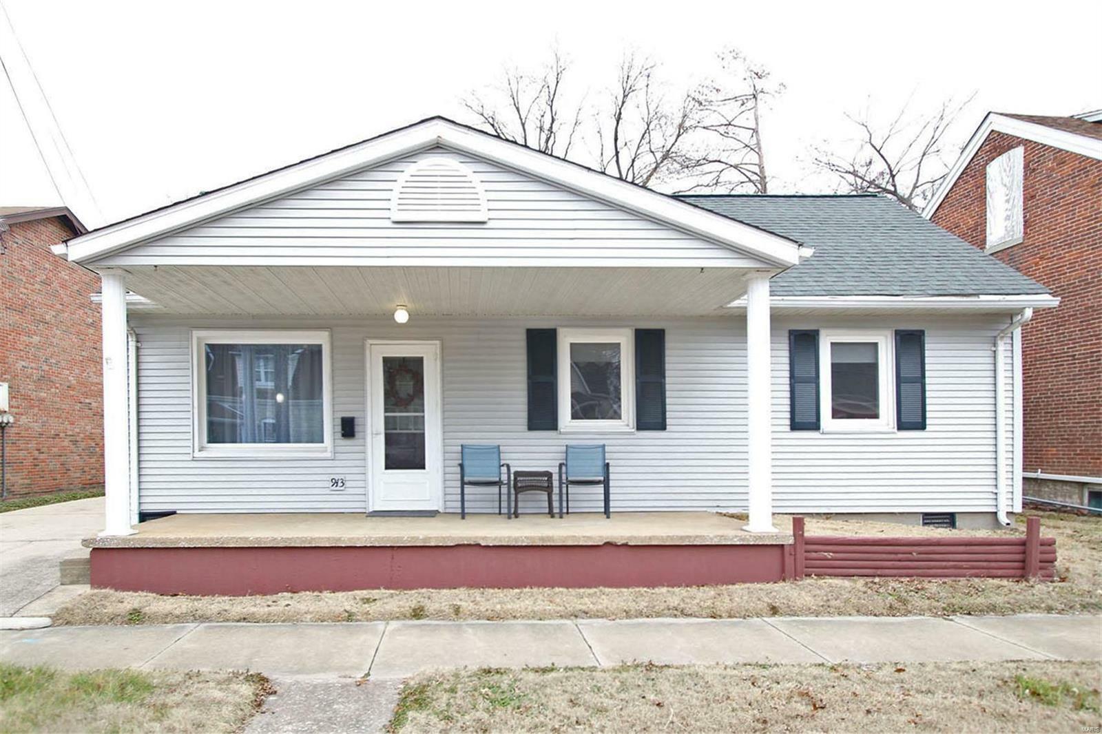 Property Photo:  913 W Main Street  IL 62258 