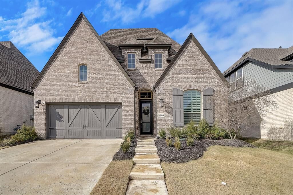 Property Photo: 1805 Terrace Way TX 76226