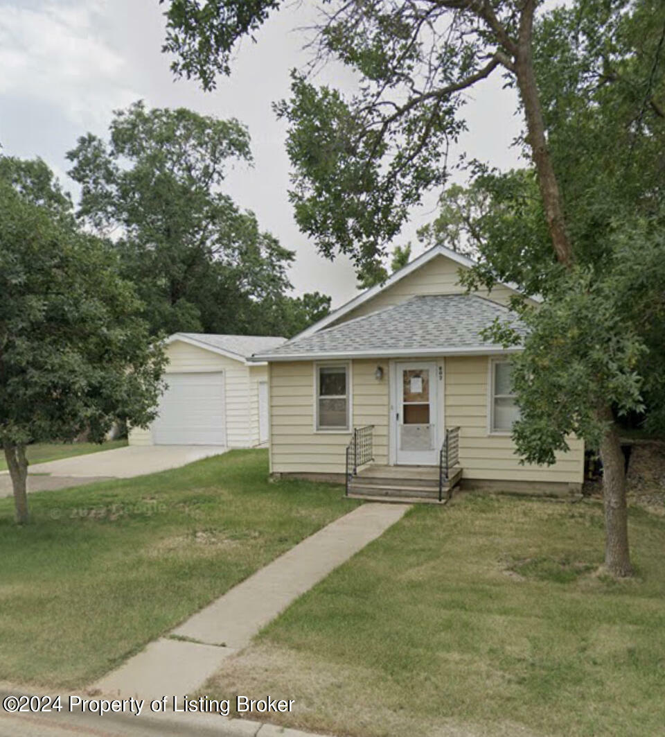 Property Photo:  602 2nd Avenue NE  ND 58622 