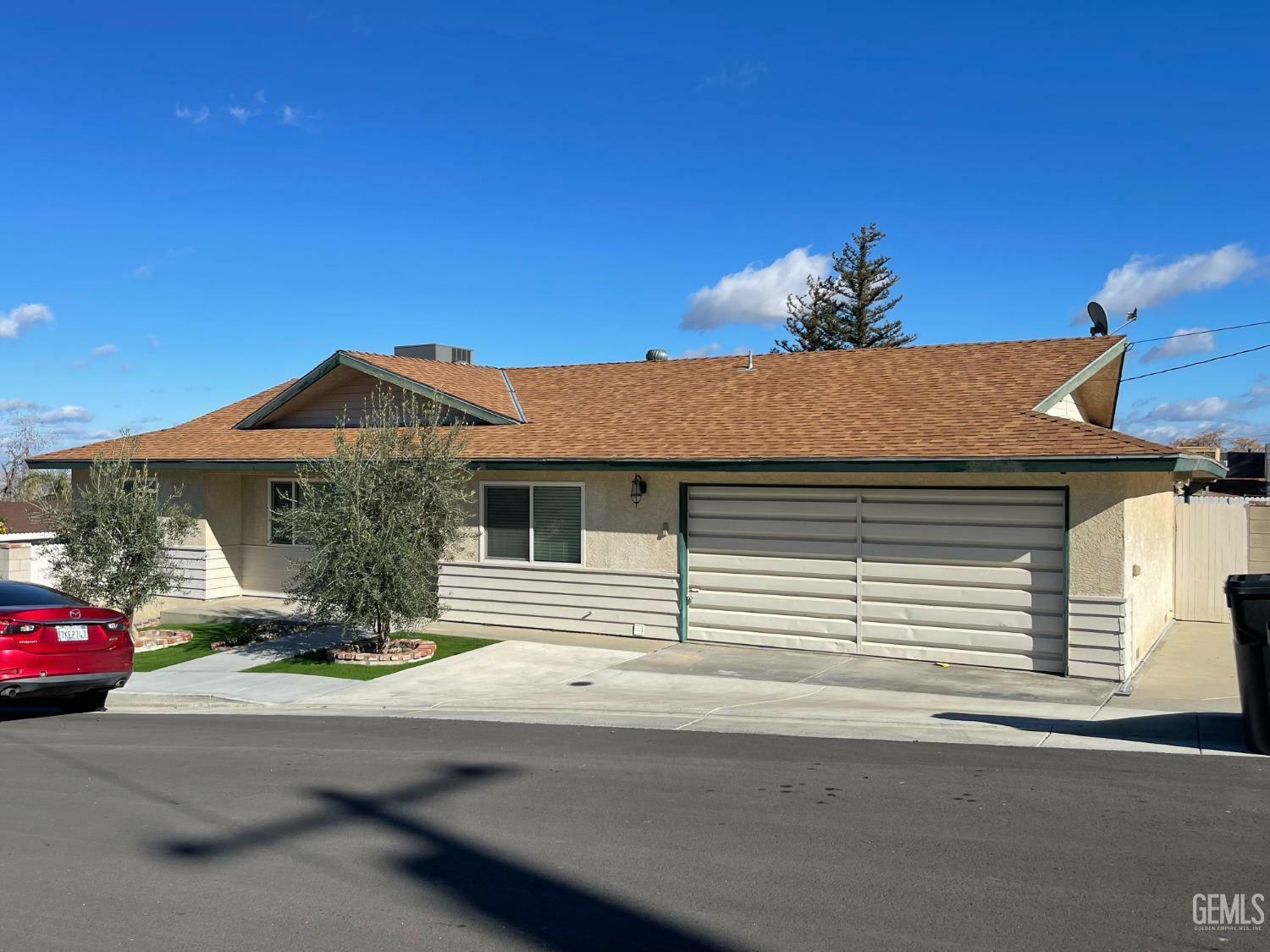 Property Photo:  731 B Street  CA 93268 