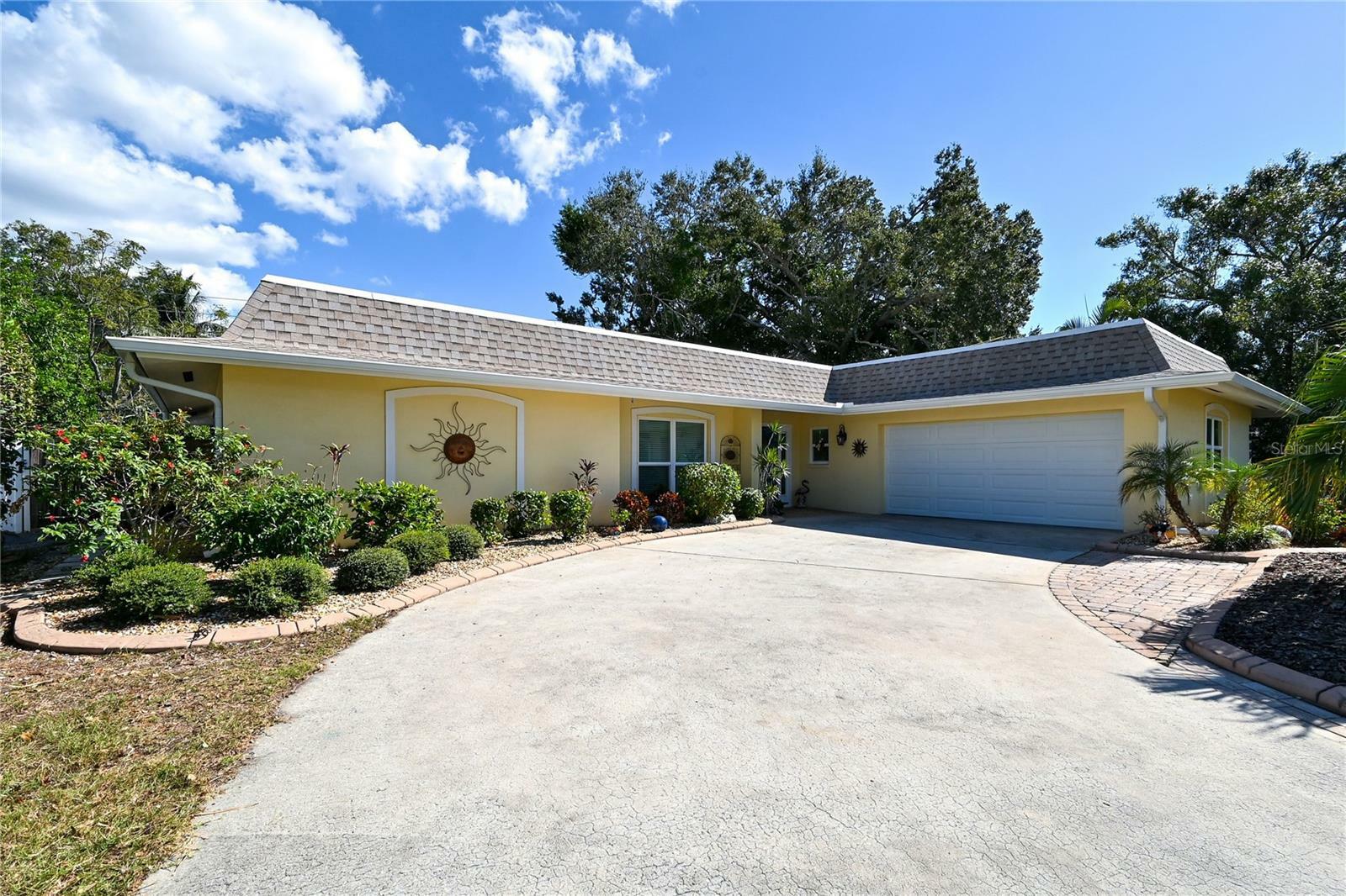 Property Photo:  3095 Riviera Drive  FL 34232 