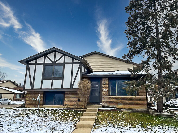 Property Photo:  1526 Sutter Drive 1526  IL 60133 
