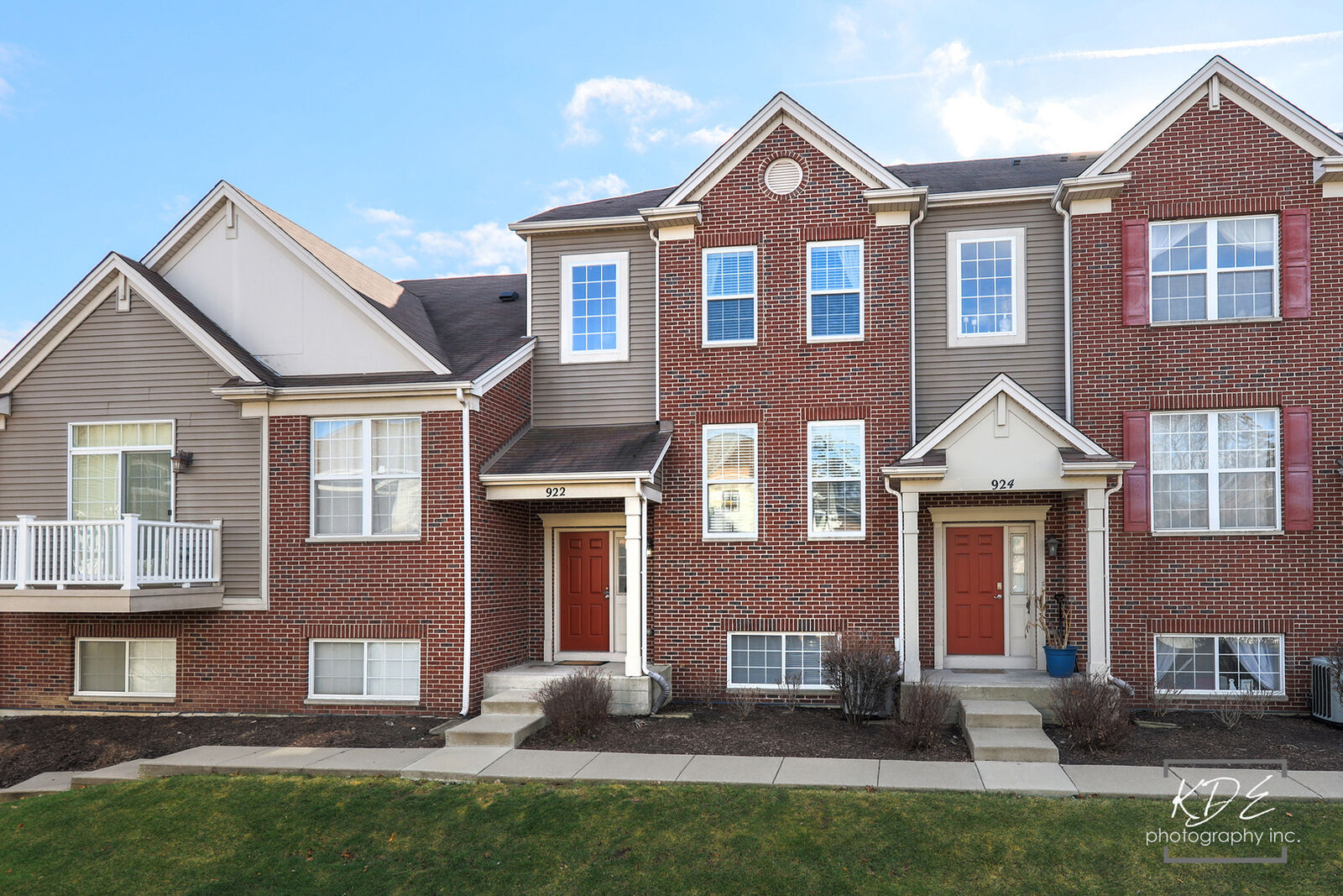 Property Photo: 922 Charlton Lane IL 60563