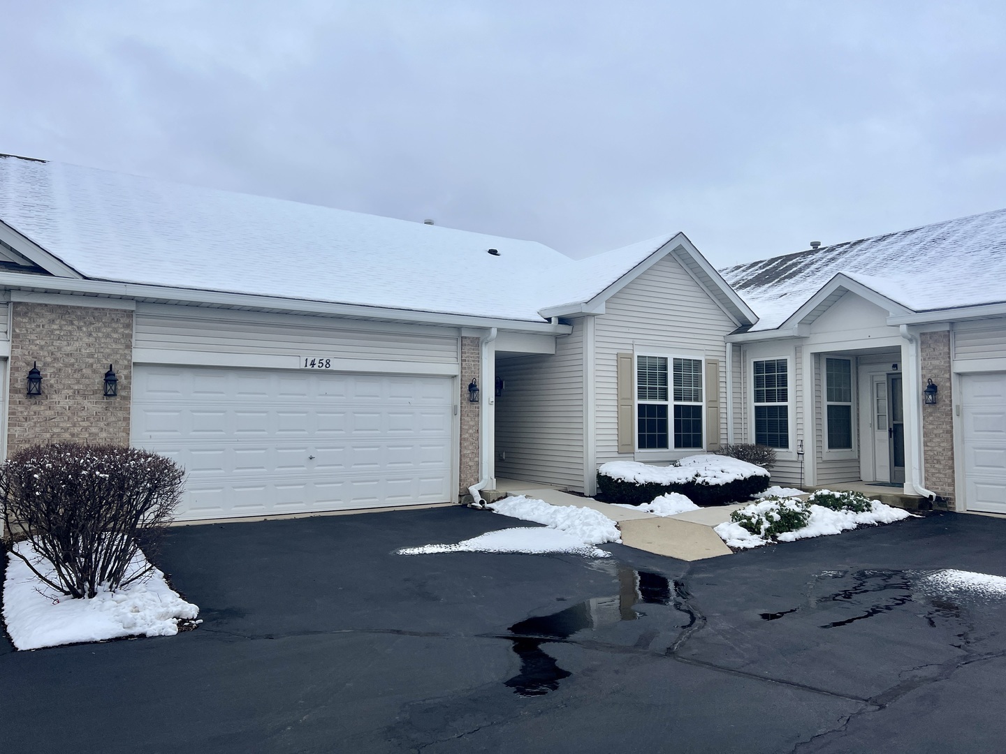 Property Photo:  1458 W Ludington Circle  IL 60446 