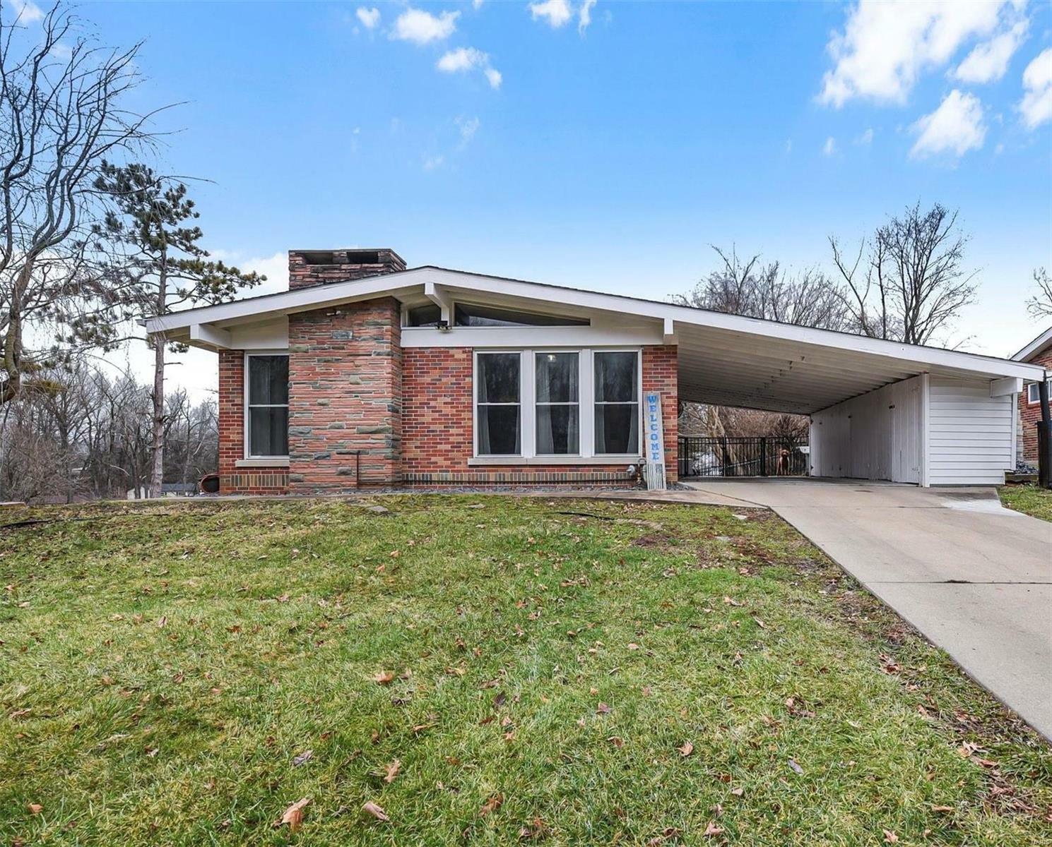 Property Photo:  827 E Rosedale Drive  IL 62024 