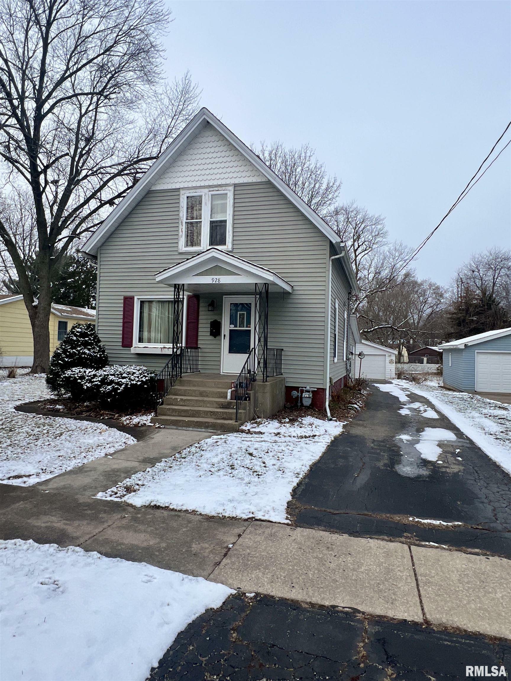 Property Photo: 928 Arnold Street IL 61401
